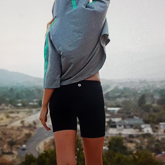 Oversize Crop Sweatshirt 🔥 - Picture 13 of 13